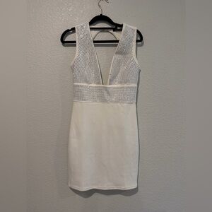 Elegant White Sleeveless Dress